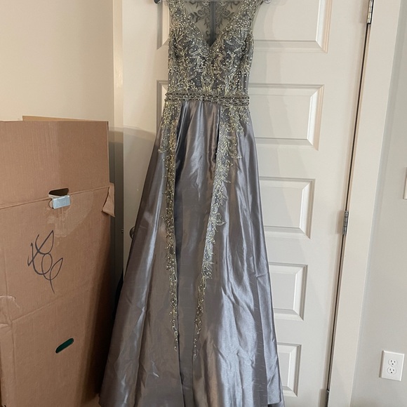 Tony Bowls Evening Gown - Picture 4 of 13